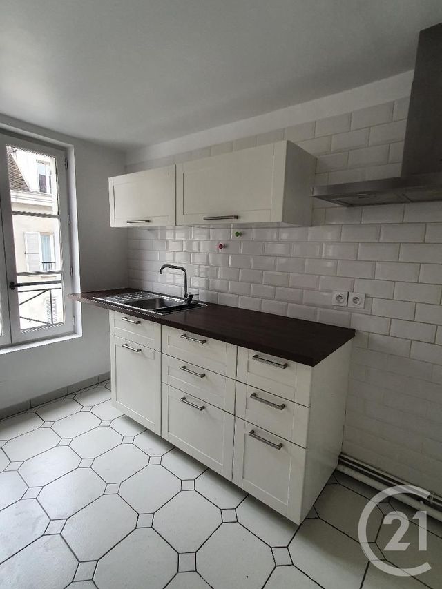 Appartement 5 pieces &agrave; louer - 5 pi&egrave;ces - 94,21 m2 - Fontainebleau - 77 - ILE-DE-FRANCE