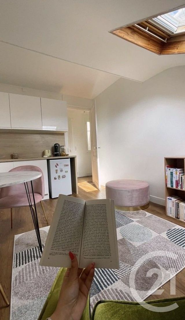 Appartement 2 pièces &agrave; louer - 2 pi&egrave;ces - 24,37 m2 - Fontainebleau - 77 - ILE-DE-FRANCE