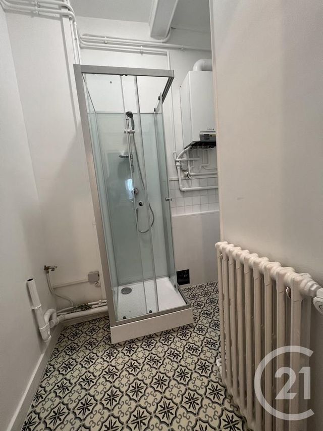 Appartement 2 pièces &agrave; louer - 2 pi&egrave;ces - 24,37 m2 - Fontainebleau - 77 - ILE-DE-FRANCE