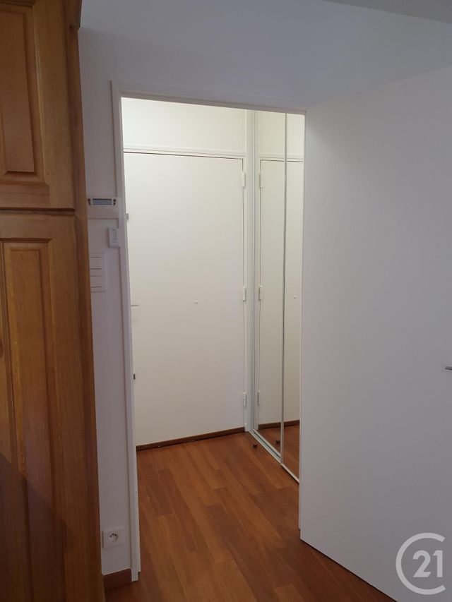 Appartement Studio &agrave; louer - 1 pi&egrave;ce - 28,70 m2 - Fontainebleau - 77 - ILE-DE-FRANCE
