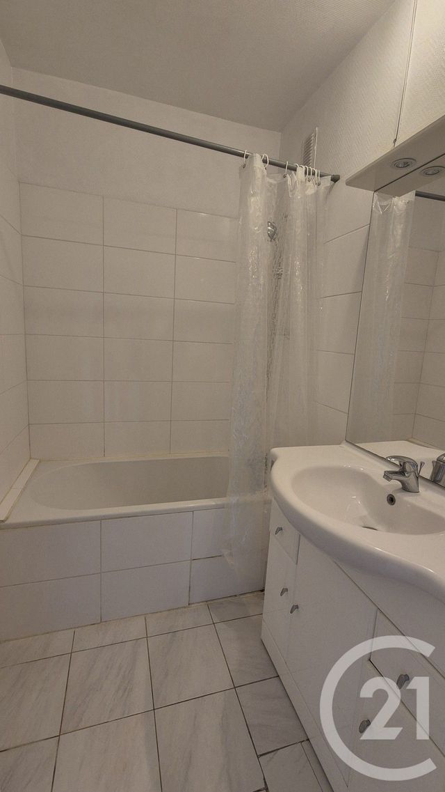 Appartement T3 &agrave; louer - 3 pi&egrave;ces - 55,35 m2 - Avon - 77 - ILE-DE-FRANCE