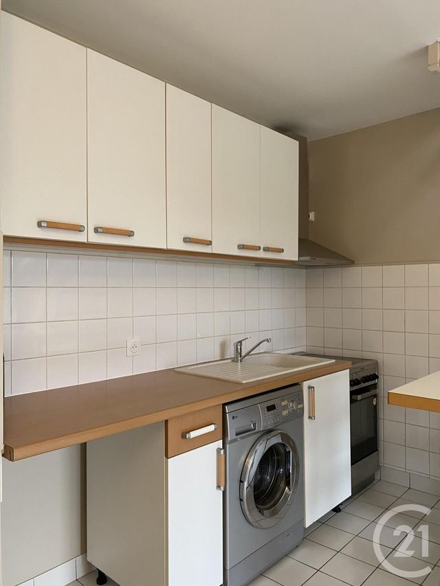 Appartement 2 pièces &agrave; louer - 2 pi&egrave;ces - 34,85 m2 - Fontainebleau - 77 - ILE-DE-FRANCE