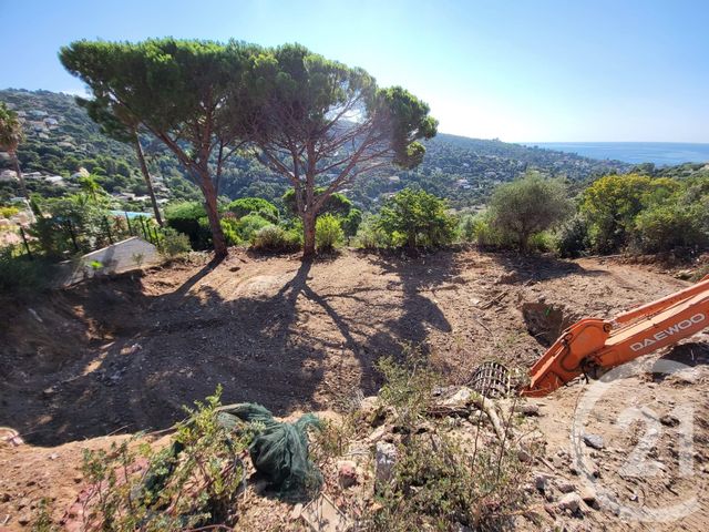 Afficher la photo en grand Terrain à vendre - 1913 m2 - Roquebrune Sur Argens - 83 - PROVENCE-ALPES-COTE-D-AZUR