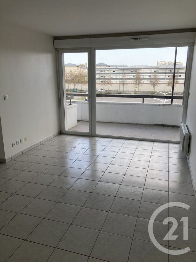 Afficher la photo en grand Appartement F3 à louer - 3 pièces - 59,52 m2 - Reims - 51 - CHAMPAGNE-ARDENNE