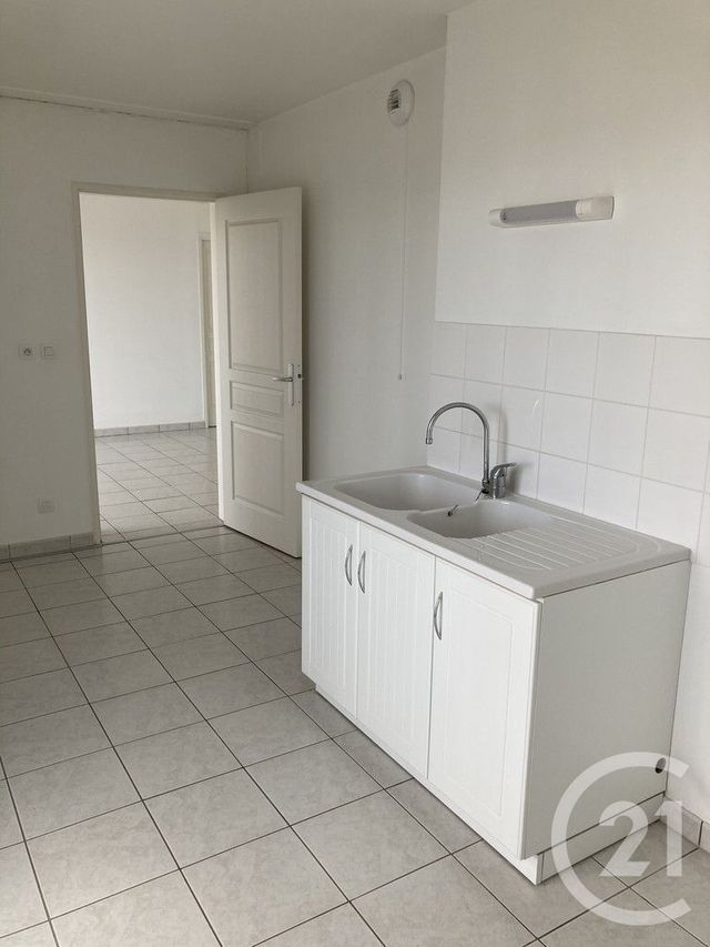 Afficher la photo en grand Appartement F3 à louer - 3 pièces - 59,52 m2 - Reims - 51 - CHAMPAGNE-ARDENNE