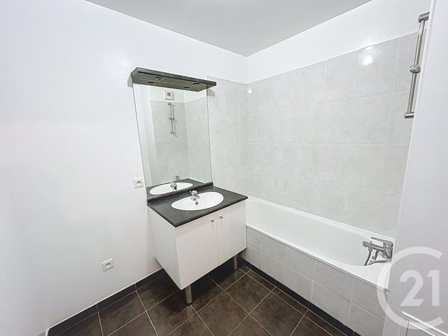 Afficher la photo en grand Appartement T3 à louer - 3 pièces - 62,90 m2 - Reims - 51 - CHAMPAGNE-ARDENNE