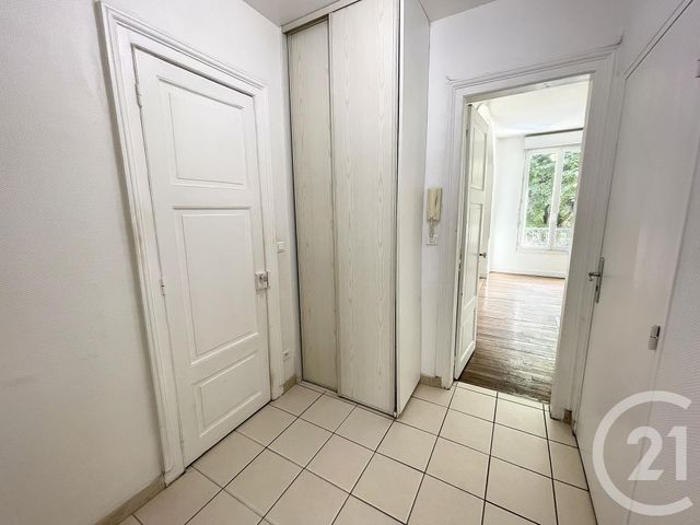 Afficher la photo en grand Appartement F2 à louer - 3 pièces - 64 m2 - Reims - 51 - CHAMPAGNE-ARDENNE