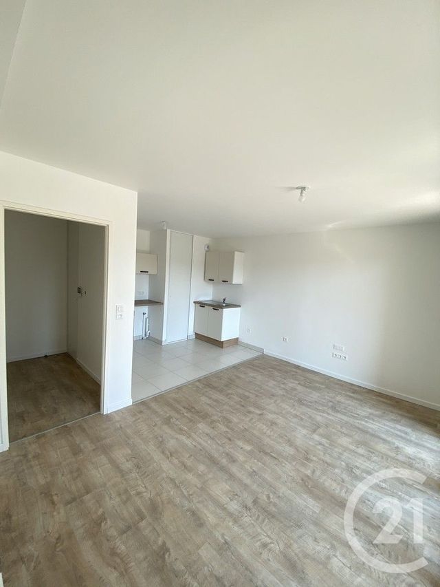 Appartement T2 &agrave; louer - 2 pi&egrave;ces - 41,20 m2 - Reims - 51 - CHAMPAGNE-ARDENNE