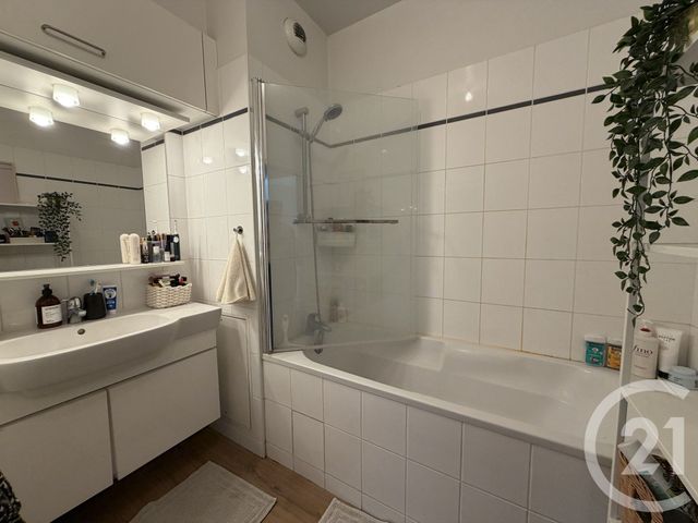 Appartement F3 &agrave; louer - 3 pi&egrave;ces - 77 m2 - Reims - 51 - CHAMPAGNE-ARDENNE