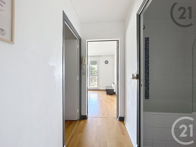 Afficher la photo en grand Appartement F1 à louer - 1 pièce - 28,90 m2 - Troyes - 10 - CHAMPAGNE-ARDENNE