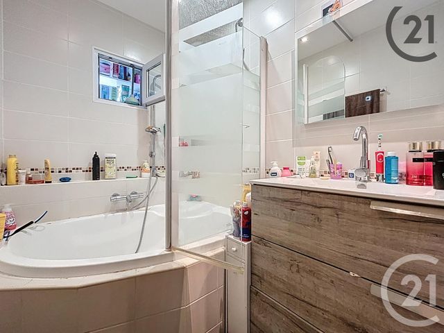 Afficher la photo en grand Appartement T4 à vendre - 4 pièces - 75,67 m2 - St Andre Les Vergers - 10 - CHAMPAGNE-ARDENNE