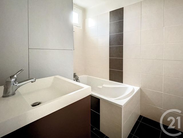 Appartement à vendre - 5 pièces - 75,38 m2 - Troyes - 10 - CHAMPAGNE-ARDENNE