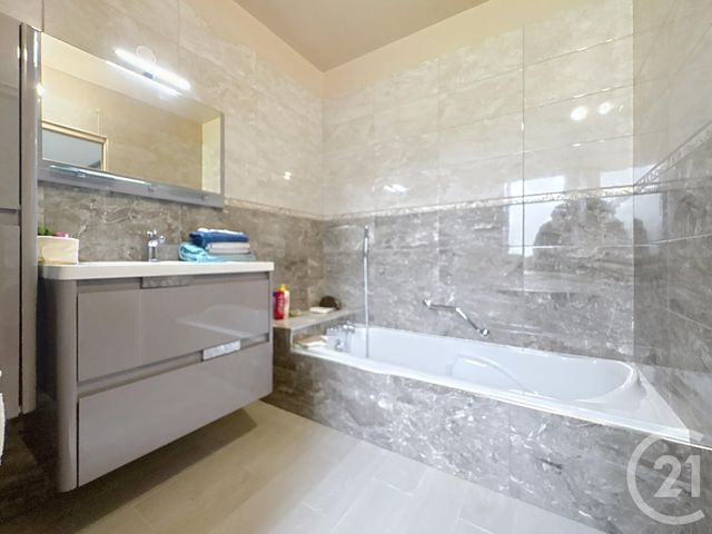 Maison à vendre - 6 pièces - 194 m2 - La Chapelle St Luc - 10 - CHAMPAGNE-ARDENNE