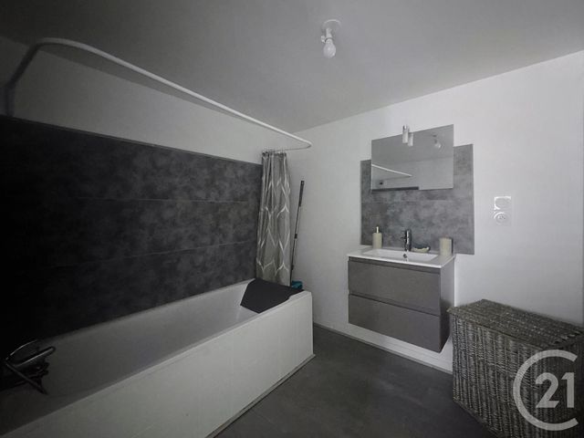 Afficher la photo en grand Appartement T4 à louer - 3 pièces - 73,60 m2 - Troyes - 10 - CHAMPAGNE-ARDENNE