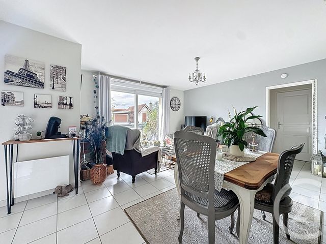 Afficher la photo en grand Appartement F3 à vendre - 3 pièces - 76,10 m2 - Ste Savine - 10 - CHAMPAGNE-ARDENNE