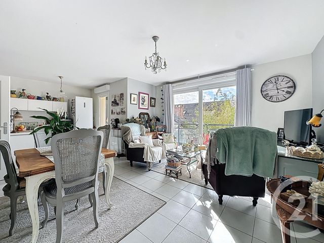 Afficher la photo en grand Appartement F3 à vendre - 3 pièces - 76,10 m2 - Ste Savine - 10 - CHAMPAGNE-ARDENNE