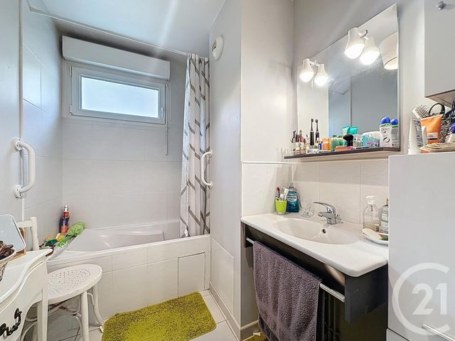 Afficher la photo en grand Appartement F3 à vendre - 3 pièces - 76,10 m2 - Ste Savine - 10 - CHAMPAGNE-ARDENNE