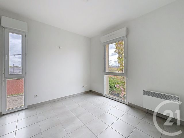 Appartement T2 &agrave; louer - 2 pi&egrave;ces - 34 m2 - St Julien Les Villas - 10 - CHAMPAGNE-ARDENNE