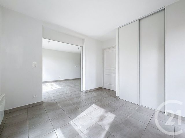 Appartement T2 &agrave; louer - 2 pi&egrave;ces - 34 m2 - St Julien Les Villas - 10 - CHAMPAGNE-ARDENNE