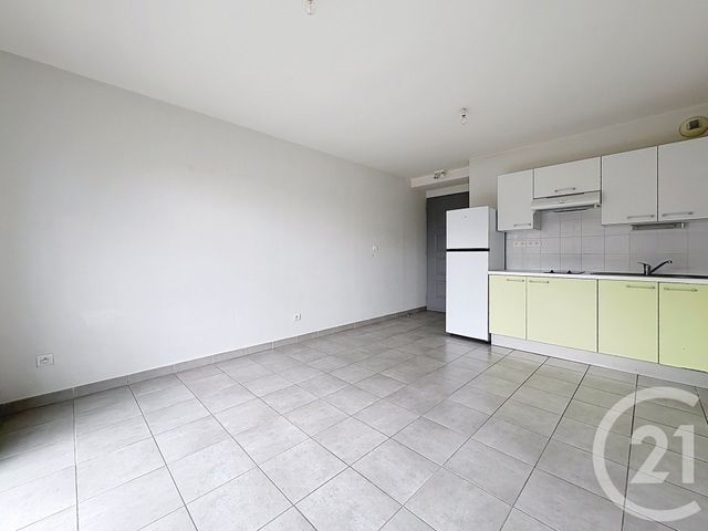 Appartement T2 &agrave; louer - 2 pi&egrave;ces - 34 m2 - St Julien Les Villas - 10 - CHAMPAGNE-ARDENNE