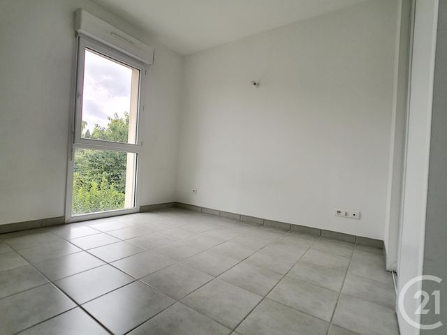 Appartement T2 &agrave; louer - 2 pi&egrave;ces - 34 m2 - St Julien Les Villas - 10 - CHAMPAGNE-ARDENNE