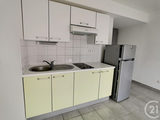 Appartement T2 &agrave; louer - 2 pi&egrave;ces - 34 m2 - St Julien Les Villas - 10 - CHAMPAGNE-ARDENNE