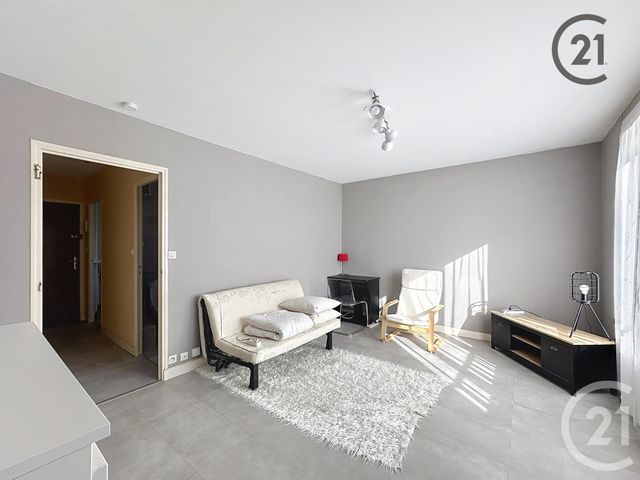 Afficher la photo en grand Appartement F1 à vendre - 1 pièce - 33,50 m2 - Ste Savine - 10 - CHAMPAGNE-ARDENNE