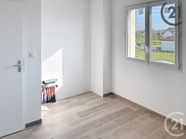 Afficher la photo en grand Appartement F4 à louer - 4 pièces - 84,05 m2 - St Lye - 10 - CHAMPAGNE-ARDENNE