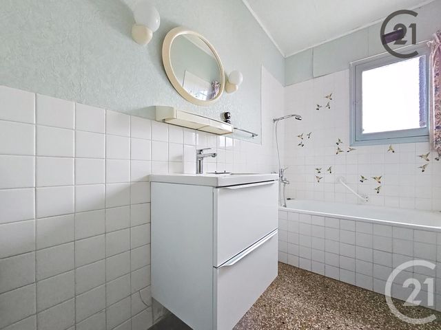 Maison à vendre - 4 pièces - 72 m2 - St Julien Les Villas - 10 - CHAMPAGNE-ARDENNE