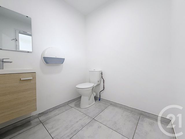 Appartement Local &agrave; louer - 3 pi&egrave;ces - 99 m2 - La Chapelle St Luc - 10 - CHAMPAGNE-ARDENNE