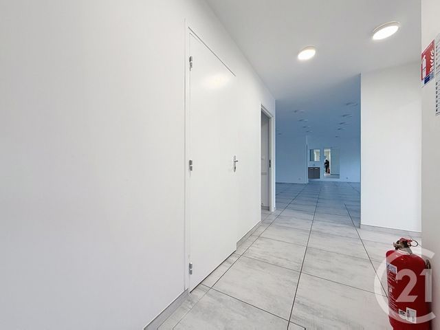 Appartement Local &agrave; louer - 3 pi&egrave;ces - 99 m2 - La Chapelle St Luc - 10 - CHAMPAGNE-ARDENNE