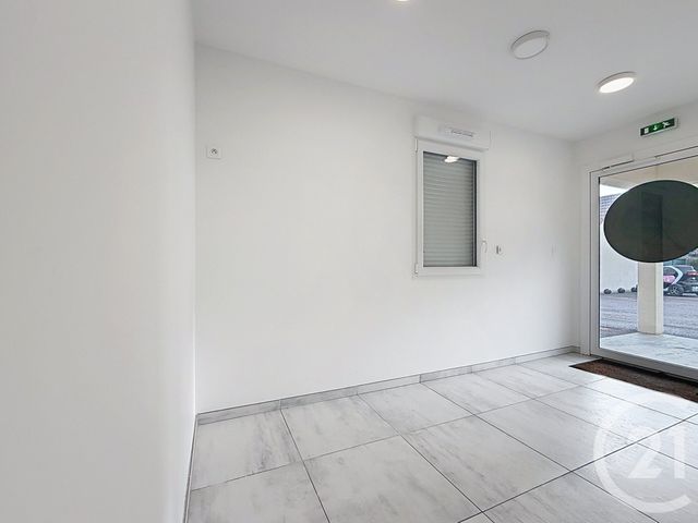 Appartement Local &agrave; louer - 3 pi&egrave;ces - 99 m2 - La Chapelle St Luc - 10 - CHAMPAGNE-ARDENNE