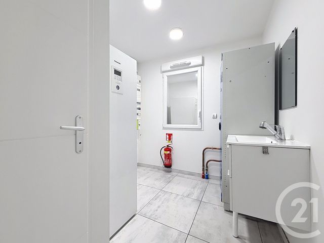 Appartement Local &agrave; louer - 3 pi&egrave;ces - 99 m2 - La Chapelle St Luc - 10 - CHAMPAGNE-ARDENNE