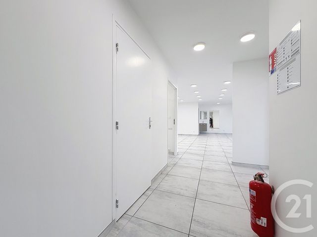 Appartement Local &agrave; louer - 3 pi&egrave;ces - 99 m2 - La Chapelle St Luc - 10 - CHAMPAGNE-ARDENNE