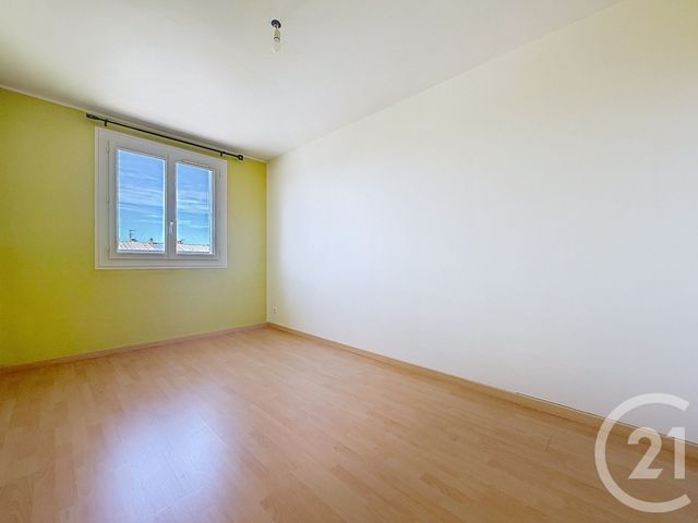 Appartement F4 &agrave; louer - 4 pi&egrave;ces - 76 m2 - St Julien Les Villas - 10 - CHAMPAGNE-ARDENNE