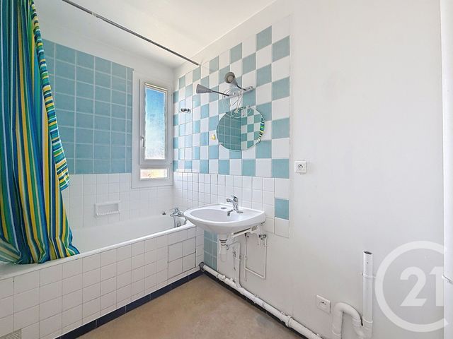 Appartement F4 &agrave; louer - 4 pi&egrave;ces - 76 m2 - St Julien Les Villas - 10 - CHAMPAGNE-ARDENNE