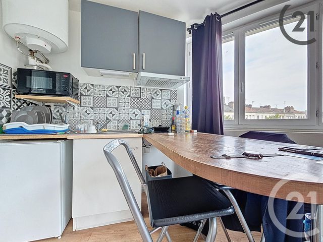 Appartement &agrave; louer - 2 pi&egrave;ces - 18 m2 - Troyes - 10 - CHAMPAGNE-ARDENNE