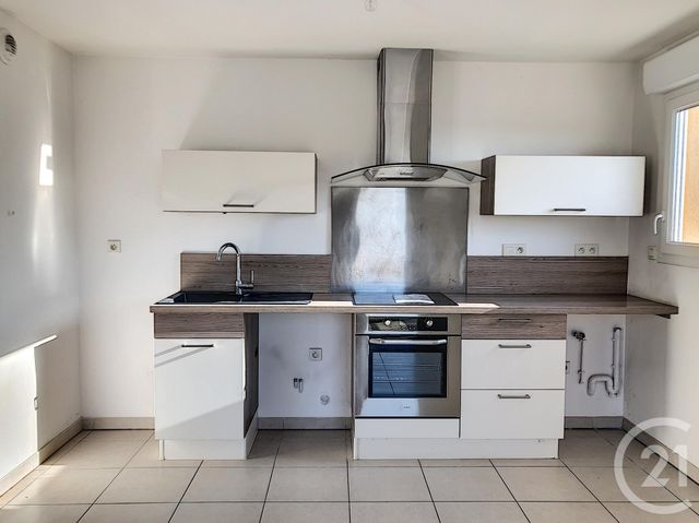 Appartement F3 &agrave; louer - 3 pi&egrave;ces - 65,10 m2 - Ste Savine - 10 - CHAMPAGNE-ARDENNE