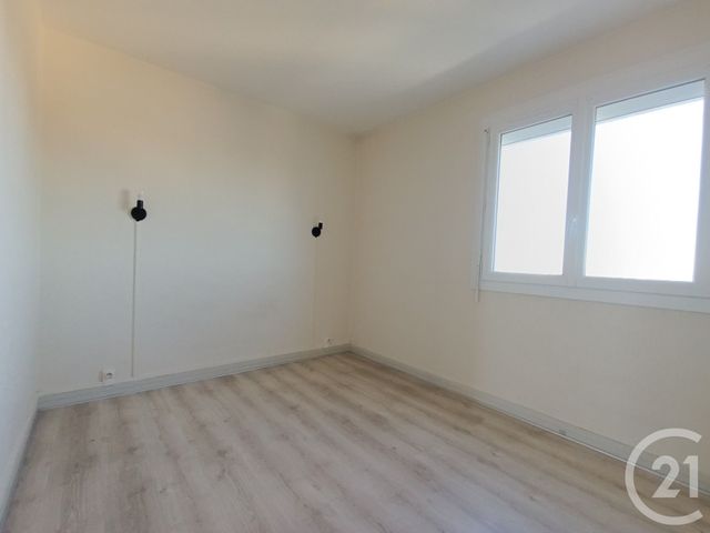 Appartement &agrave; louer - 4 pi&egrave;ces - 68 m2 - La Chapelle St Luc - 10 - CHAMPAGNE-ARDENNE