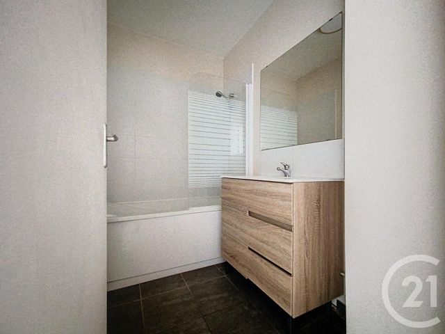 Appartement T2 &agrave; louer - 2 pi&egrave;ces - 52,49 m2 - La Chapelle St Luc - 10 - CHAMPAGNE-ARDENNE