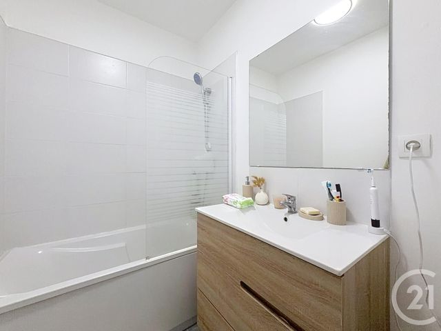 Appartement T2 &agrave; louer - 2 pi&egrave;ces - 52,49 m2 - La Chapelle St Luc - 10 - CHAMPAGNE-ARDENNE