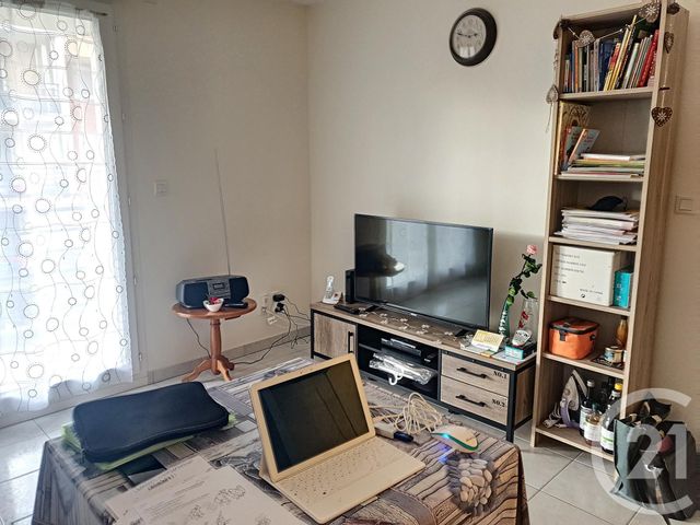 Appartement F2 &agrave; louer - 2 pi&egrave;ces - 42 m2 - St Julien Les Villas - 10 - CHAMPAGNE-ARDENNE