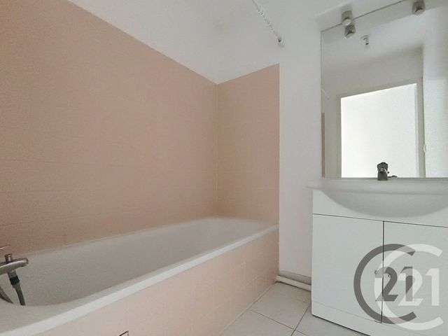 Appartement &agrave; louer - 2 pi&egrave;ces - 40 m2 - Troyes - 10 - CHAMPAGNE-ARDENNE