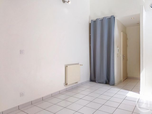 Appartement F3 &agrave; louer - 3 pi&egrave;ces - 56,80 m2 - La Chapelle St Luc - 10 - CHAMPAGNE-ARDENNE