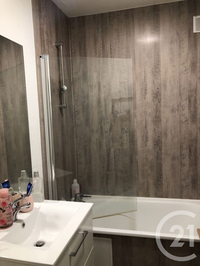 Appartement F1 &agrave; louer - 1 pi&egrave;ce - 37 m2 - La Chapelle St Luc - 10 - CHAMPAGNE-ARDENNE