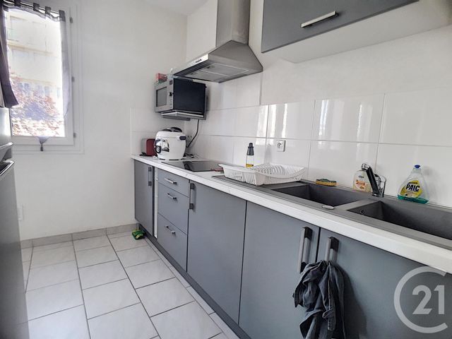 Appartement F2 &agrave; louer - 2 pi&egrave;ces - 44 m2 - 10 - CHAMPAGNE-ARDENNE