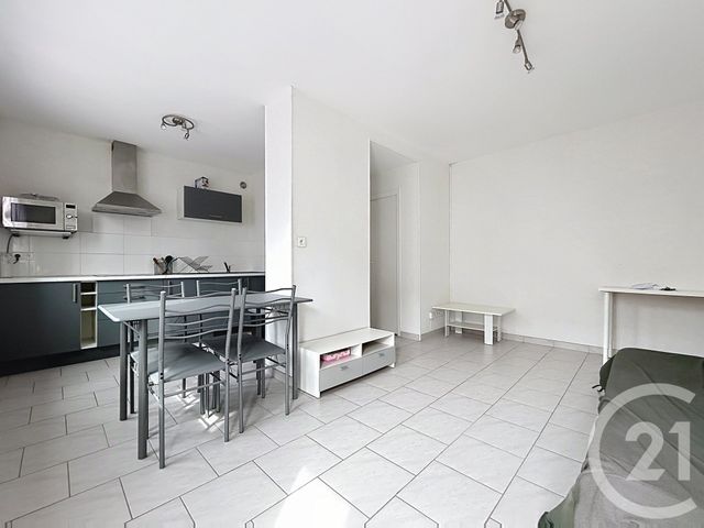 Appartement F2 &agrave; louer - 2 pi&egrave;ces - 44 m2 - 10 - CHAMPAGNE-ARDENNE