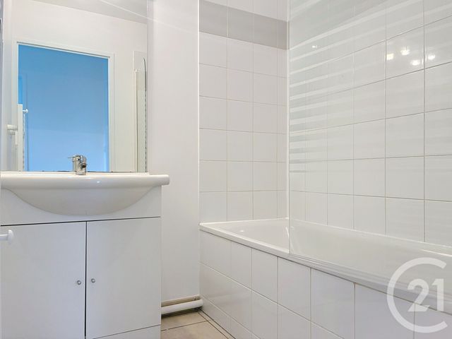Appartement T3 &agrave; louer - 3 pi&egrave;ces - 63 m2 - St Andre Les Vergers - 10 - CHAMPAGNE-ARDENNE