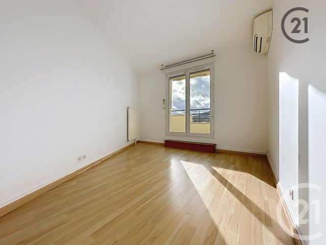 Appartement à louer - 3 pièces - 74 m2 - Sens - 89 - BOURGOGNE