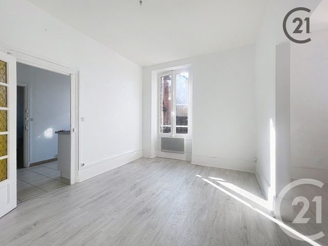 Afficher la photo en grand Appartement F2 à louer - 2 pièces - 53 m2 - Villeneuve Sur Yonne - 89 - BOURGOGNE
